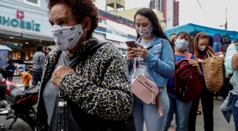 Brasil inicia agosto con reducción de casos y muertes diarias de COVID-19