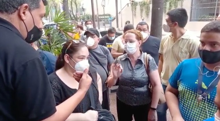 Caos y desesperación en vacunatorios: ya no quedan dosis en algunos puestos