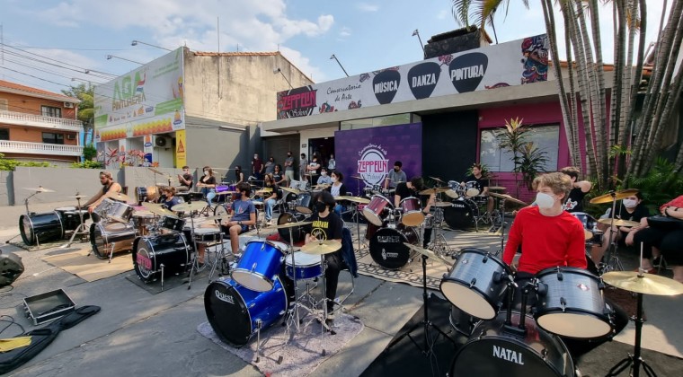 Nueva edición del #BaterAsu en la Plaza de la Democracia