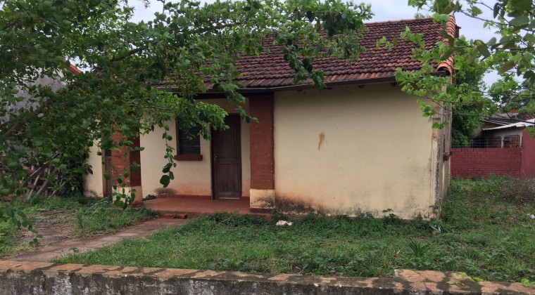 Familias piden ocupar viviendas deshabitadas construidas por la EBY