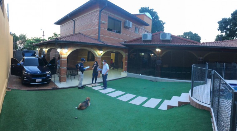 Fiscales allanaron lujosas viviendas de funcionarios de Aduanas