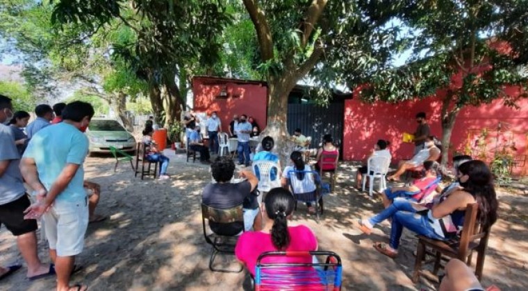 Es el momento de las reuniones al aire libre sin tapabocas, según Salud