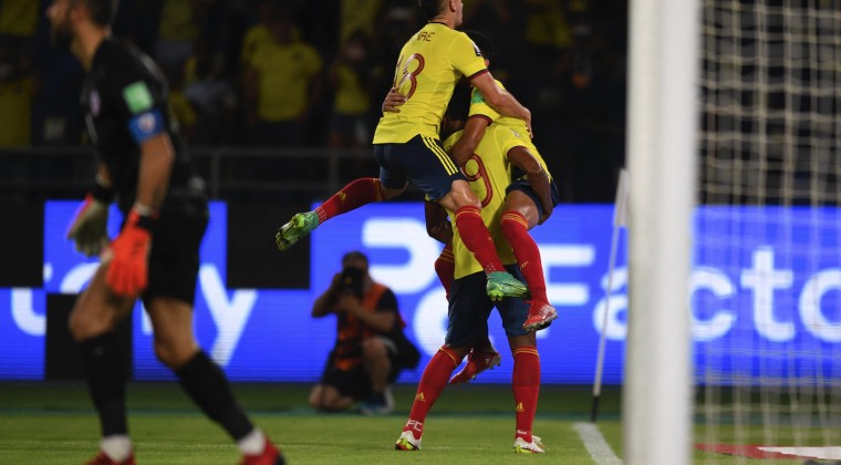 Colombia hunde a Chile en las Eliminatorias