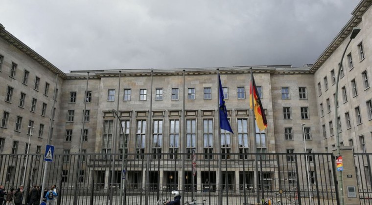 Allanan dos ministerios alemanes en el marco de un caso de blanqueo de dinero