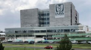 Mueren 16 pacientes en hospital de México inundado por lluvias