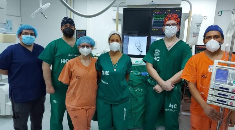 Neurocirujanos de Clínicas aplicaron innovadora técnica a paciente con aneurisma cerebral