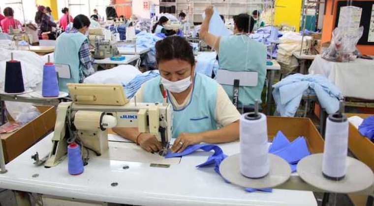 Trabajo establece convenio con rubro textil para generar empleos