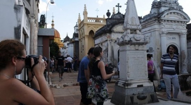 Invitan a tour por la necrópolis de Asunción este sábado