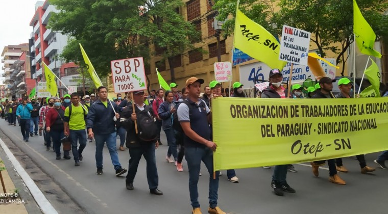 Docentes siguen movilizados para exigir aumento y esperan lograr acuerdo con Hacienda
