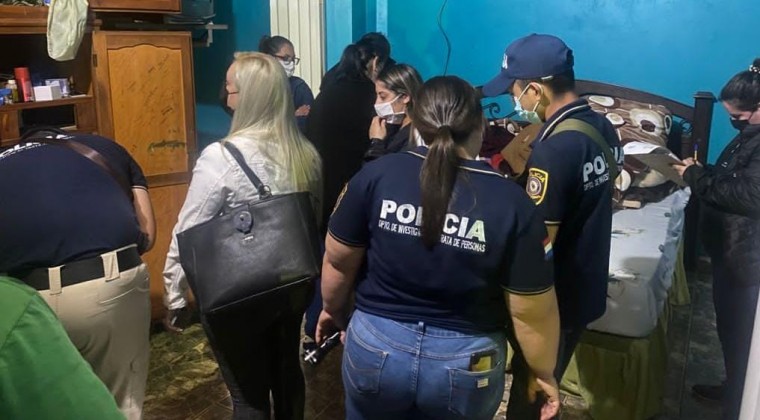 Abuelo obligaba a su hijo a que abuse de su nieta y los filmaba
