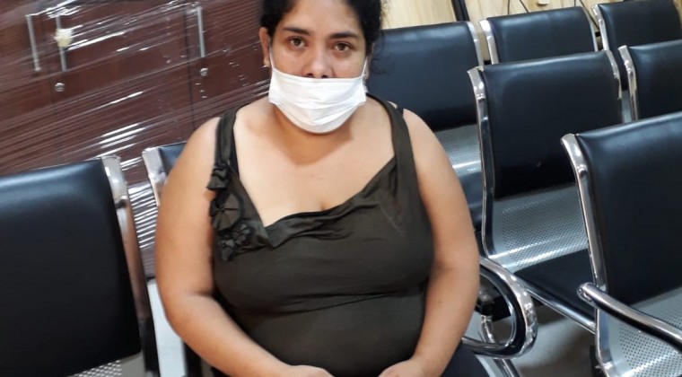 Denuncia que le sacaron la custodia de su hijo por vender alfajores en la calle
