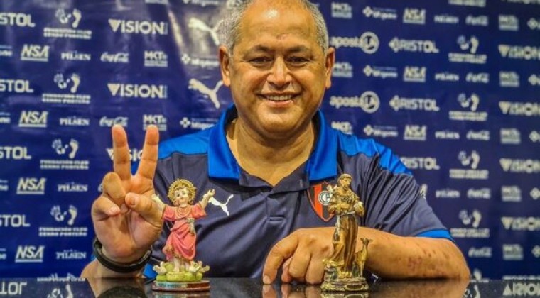 Chiqui Arce tiene una cláusula de salida en caso que no gane Zapag