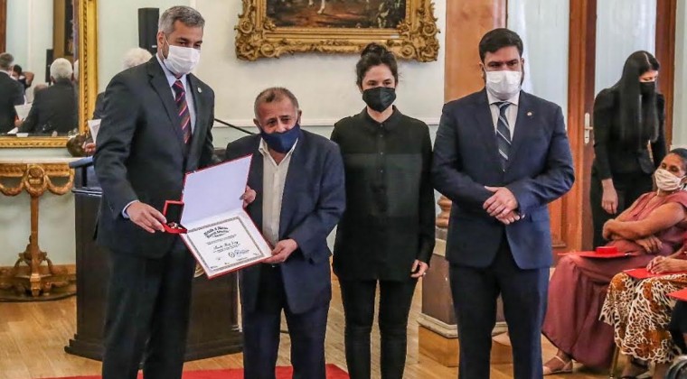 Maestros Artesanos recibieron medalla al mérito del Gobierno Nacional