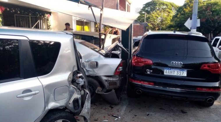 Buscan a conductor de una camioneta que atropelló y mató a una mujer