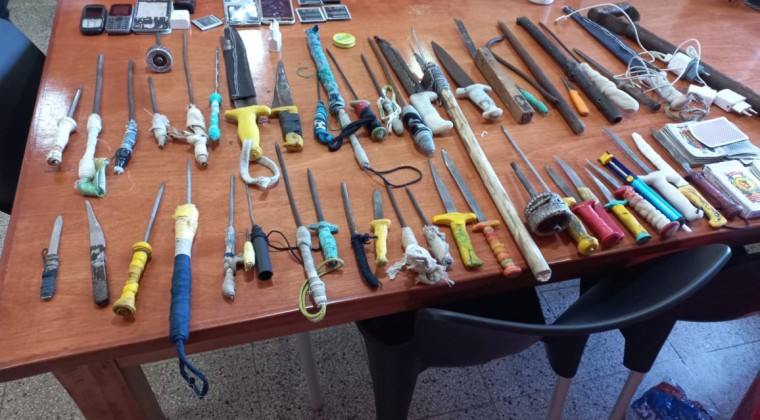 Realizan requisa en la cárcel de Encarnación e incautan celulares y armas blancas