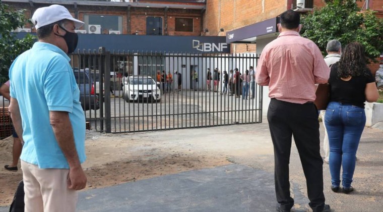 Estudian pago de “aguinaldo” a trabajadores suspendidos