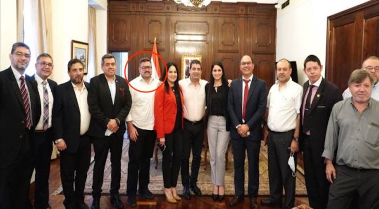 Exprocurador que huyó por acuerdo entreguista, en filas de Velázquez