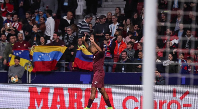 Venezuela vapuleó a Bolivia en el debut de Pekerman