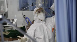 Alrededor de 150 funcionarios de la salud en aislamiento por COVID