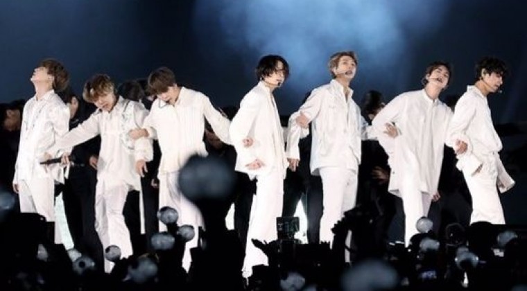 Líder surcoreano celebra impacto del K-pop en viaje a Oriente Medio