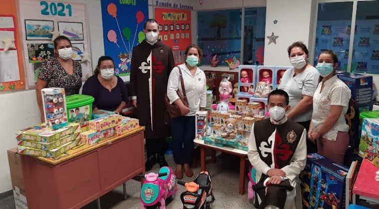 Heraldos del Evangelio llevaron regalos a niños internados en Clínicas