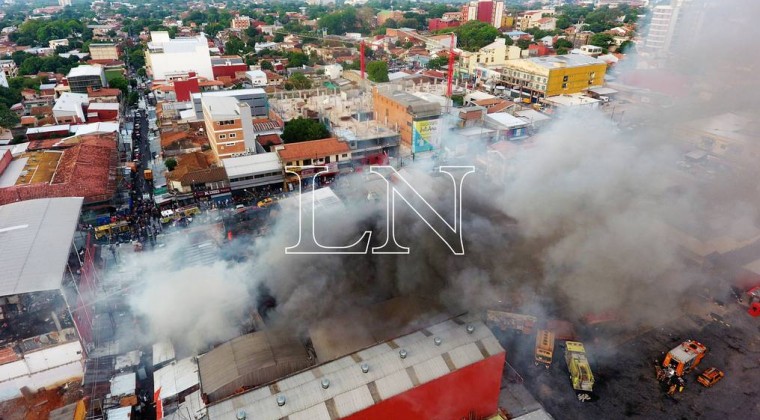 Incendio en el Mercado 4 por problemas en el sistema eléctrico