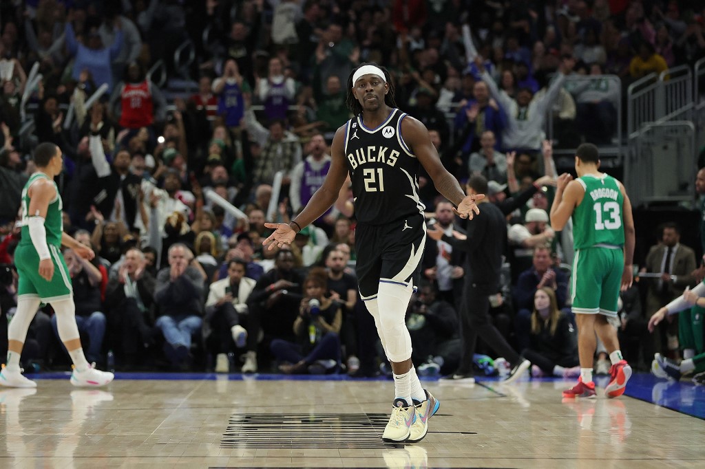 Diario HOY Con 40 puntos de Holiday, Bucks doblegan a Celtics en la NBA