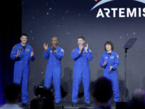 Una mujer y un afroamericano volarán por primera vez alrededor de la Luna en 2024