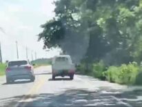 Abogado de conductor que arrolló a ciclista comete la misma imprudencia al volante