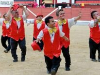 España prohíbe espectáculos de “enanos toreros”