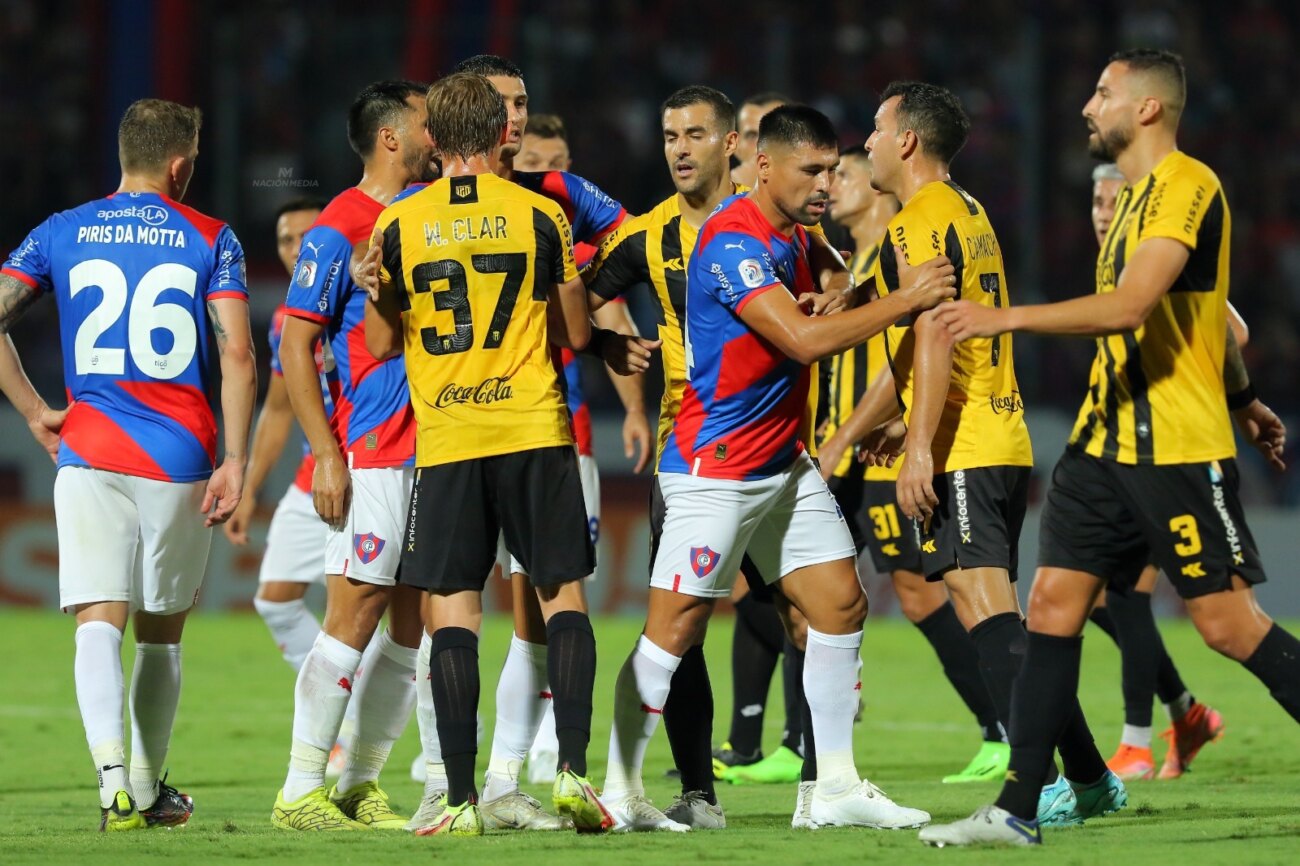 Diario HOY Guaraní vs. Cerro Porteño choque de escoltas en Sajonia Diario HOY Guaraní vs. Cerro Porteño choque de escoltas en Sajonia