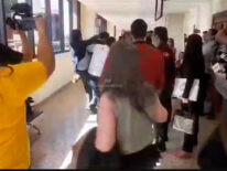 A los golpes en pasillo de tribunales tras juicio de Mbururu