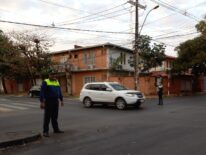 Inspectores guían a los conductores en tramos de nuevos sentidos