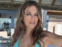 “Flotando” en la piscina sin ropa, Elizabeth Hurley sube la temperatura en Instagram