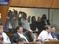 Ley prohibirá aumentos salariales y recortes de impuestos en años preelectorales