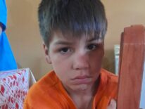 Niño de 8 años busca a sus familiares 