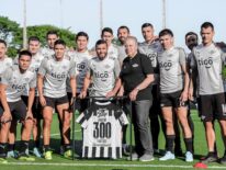 Antonio Bareiro y el reconocimiento por sus 300 partidos con Libertad