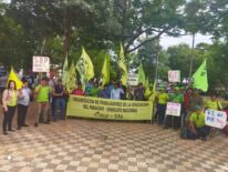 Docentes se movilizan en el microcentro: piden centralizar presupuesto