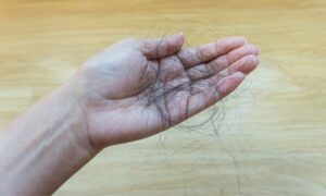 Post parto: ¿La caída del cabello es por la lactancia?