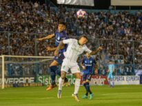 Atlético Tucumán empata con Banfield y lidera con Gimnasia