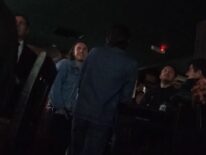 Arctic Monkeys de paseo por bares asuncenos y un pequeño show improvisado