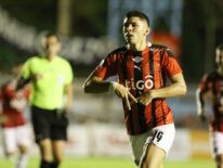 “Hoy pude hacer un gol que solo vi en el play”: Julio Enciso, nuevo goleador del Apertura