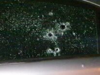 Policías matan a un joven por error, en busca de asaltantes