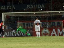 Gastón Olveira salva al Olimpia de la debacle total 
