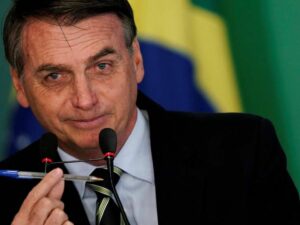 Bolsonaro anima a las mujeres a armarse para evitar abusos