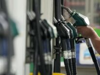 Precio de la gasolina en EEUU llega a 5 dólares por galón, lo nunca visto