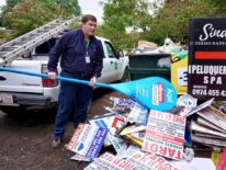 Municipio de Asunción retira carteles irregulares ubicados en las avenidas de la capital