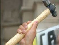 Matan a martillazos a un albañil para robarle