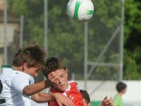 El fútbol inglés prueba prohibir los cabezazos en formativas