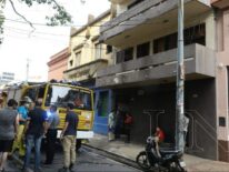 Incendio consumió parte de un edificio de dos plantas en el centro de Asunción